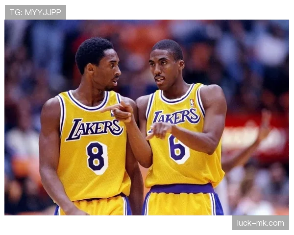 埃迪·琼斯突破创造机会提升组织效率明显领先队友