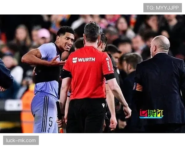 终场哨响起时足球比赛规则与裁判判罚标准详解